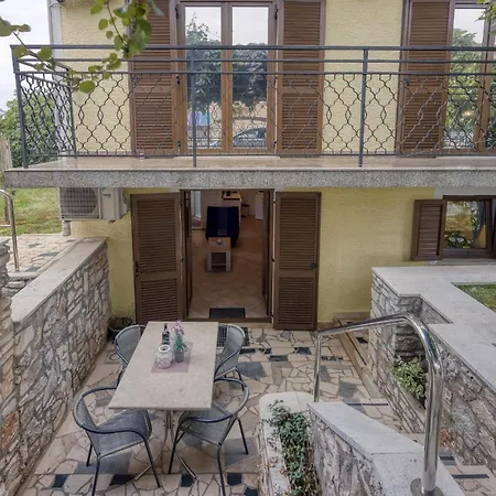 Affittacamere Complex Dolce Maro 4*