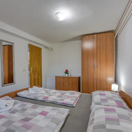 Affittacamere Complex Dolce Maro 4*